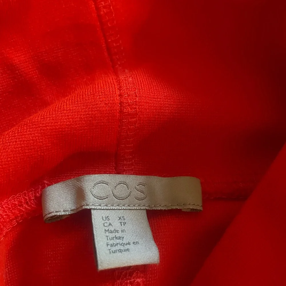 COS size XS bright orange turtleneck, made in Turkey - Picture 6 of 6